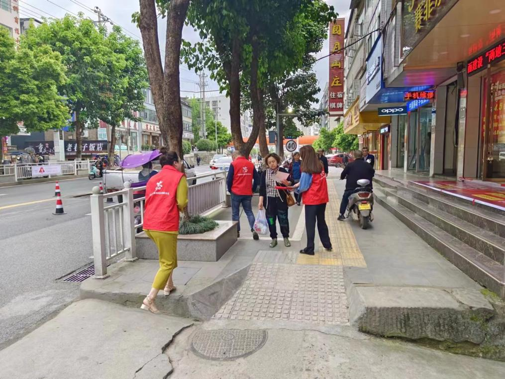 巴中市秦巴農(nóng)業(yè)融資擔保股份有限公司開展“創(chuàng)建文明城市，傳遞文明理念”主題創(chuàng)文宣傳活動